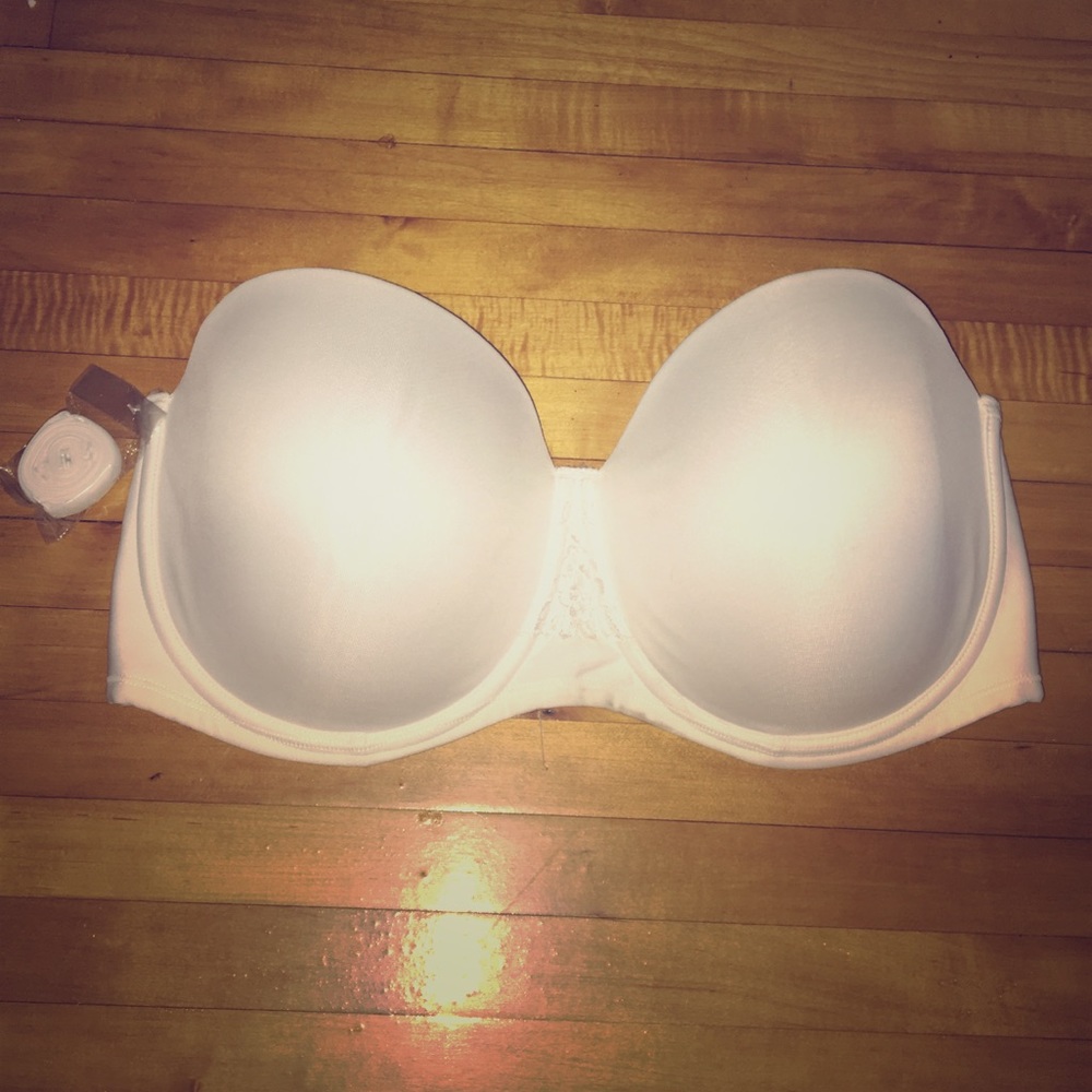 Brand New Vanity Fair strapless convertible bra